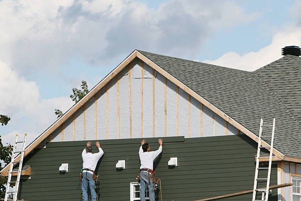 Professional Siding Installation technician working in Kingston, TN
